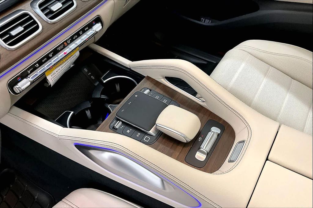 MERCEDES-BENZ GLS - 7