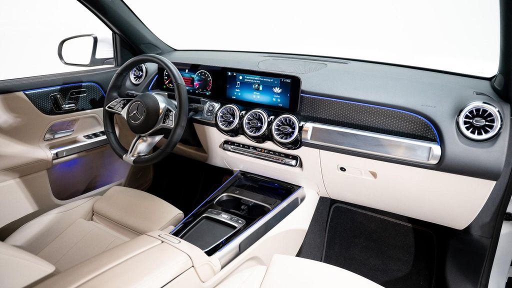 2025 Mercedes-BENZ GLB — миниатюра 31