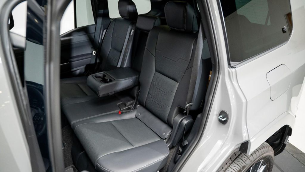 صورة مصغرة 40 لـ 2026 Lexus GX 550 LUXURY+