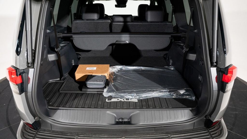صورة مصغرة 43 لـ 2026 Lexus GX 550 LUXURY+