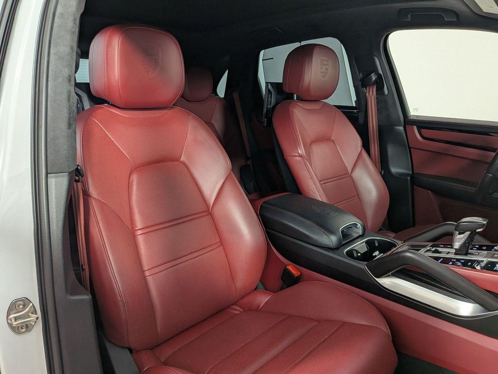 صورة 23 لـ 2020 Porsche CAYENNE CAYENNE TURBO S E-HYBRID