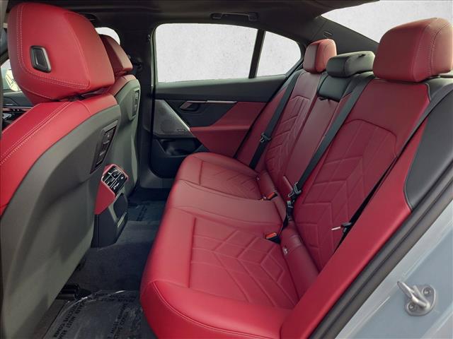 صورة مصغرة 16 لـ 2027 BMW 530 I