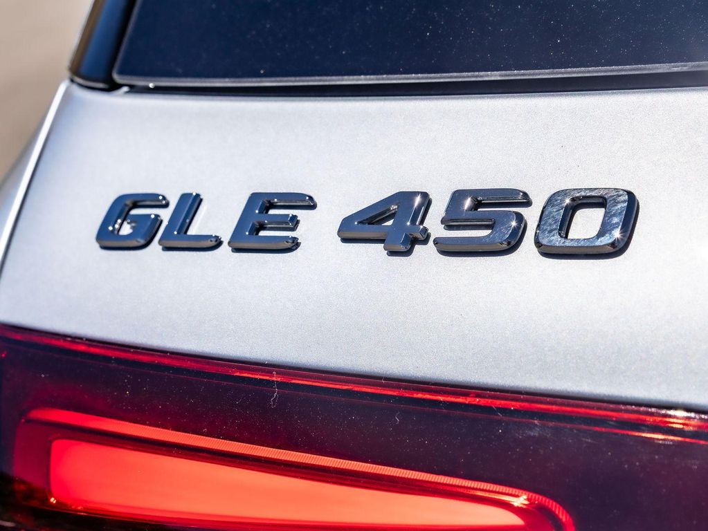 2025 Mercedes-BENZ GLE — миниатюра 12