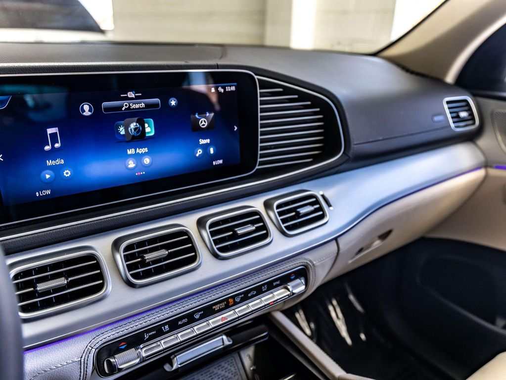 2025 Mercedes-BENZ GLE — миниатюра 24