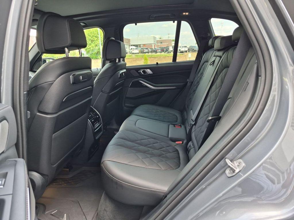2026 BMW X5 M60I — миниатюра 15