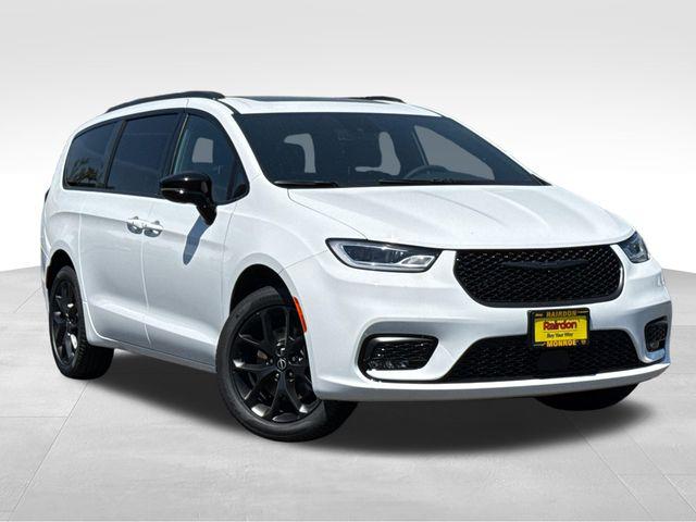 New 2026 Chrysler Pacifica Limited