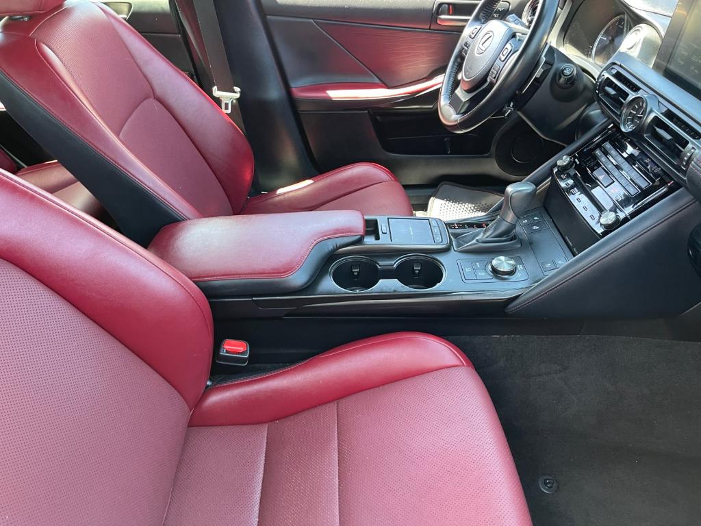 صورة مصغرة 20 لـ 2023 Lexus IS 300 BASE