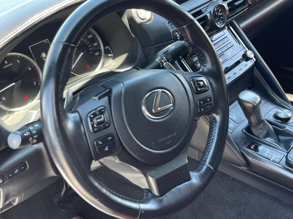 2023 Lexus IS 300 BASE — фото 10