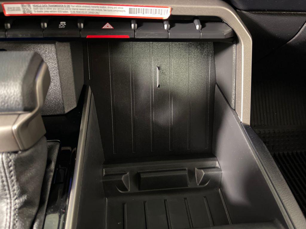 صورة مصغرة 30 لـ 2025 Toyota TUNDRA SR5