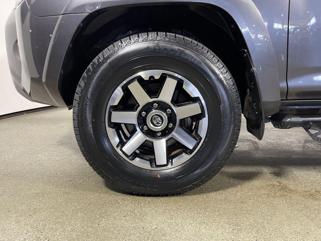 صورة 11 لـ 2022 Toyota 4RUNNER TRD OFF ROAD