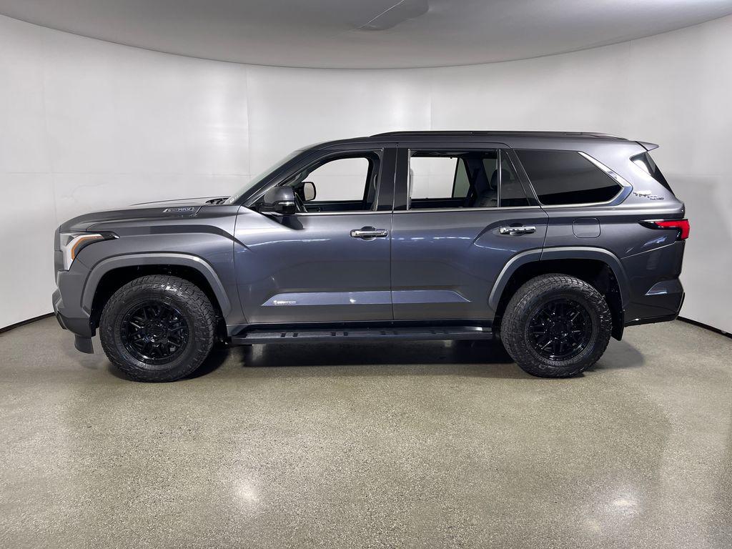 2023 Toyota SEQUOIA LIMITED photo 6