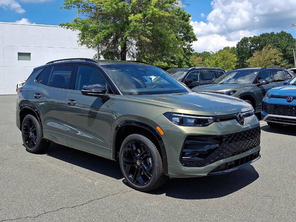 New 2026 Volkswagen Tiguan 2.0T SE R-Line Black