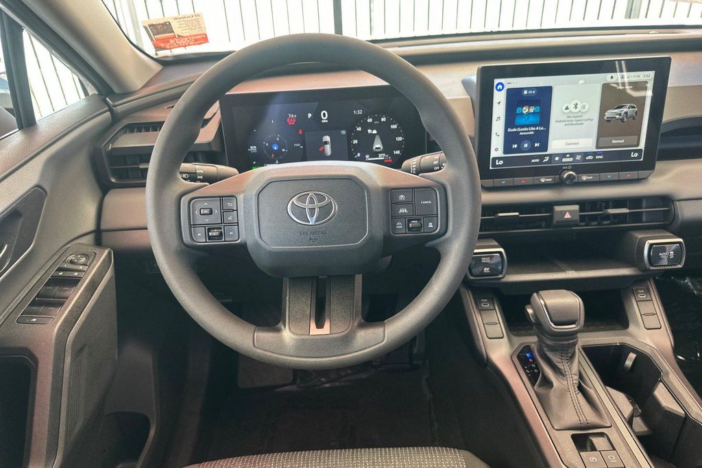 2026 Toyota RAV4 LE — миниатюра 14