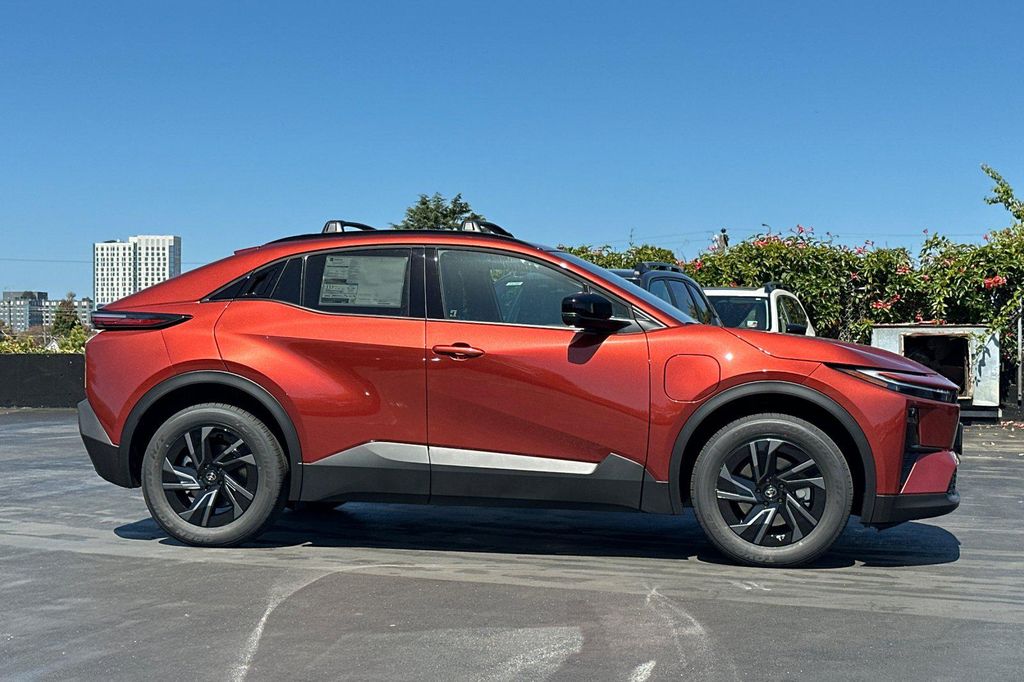 2026 Toyota C-HR SE — фото 3