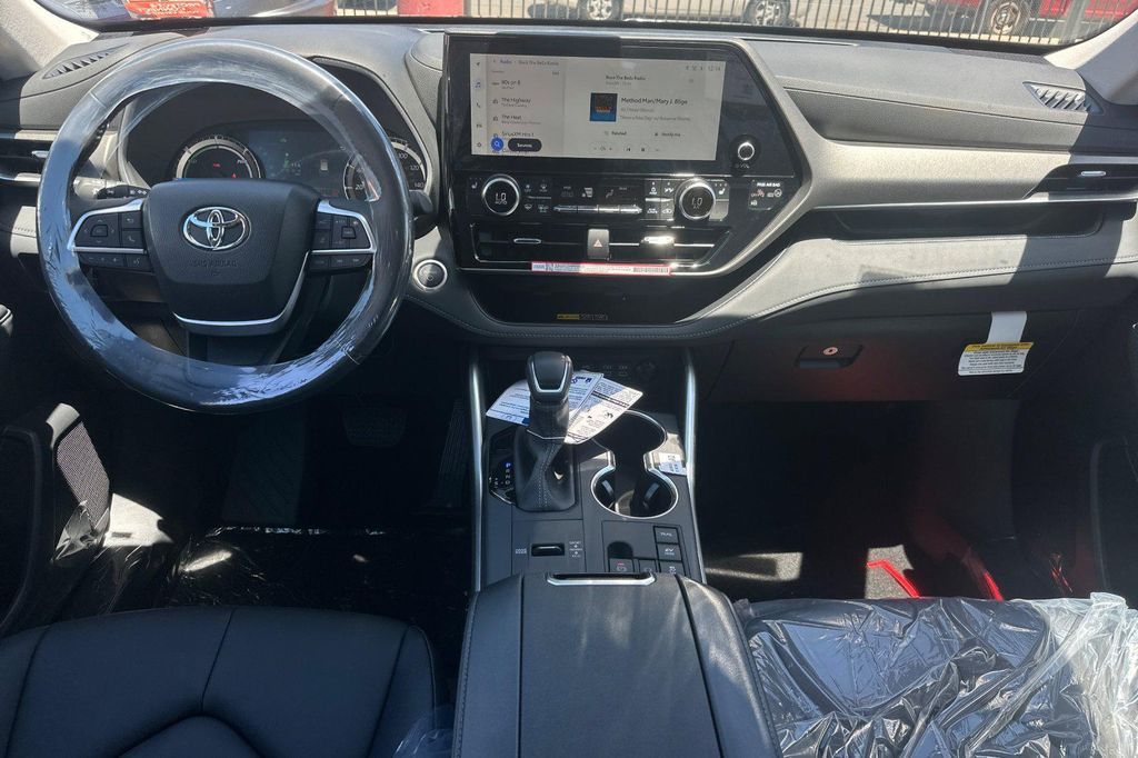 2026 Toyota HIGHLANDER HYBRID XLE — фото 10