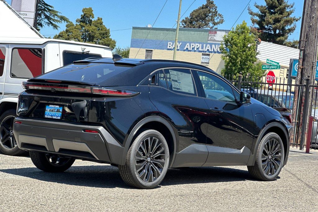 2026 Toyota C-HR XSE — фото 4