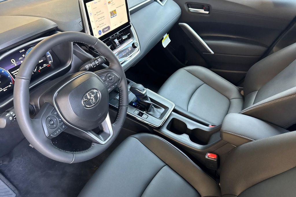 صورة مصغرة 10 لـ 2026 Toyota COROLLA CROSS XLE