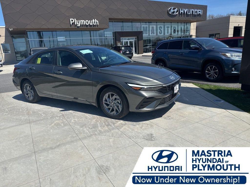 New 2026 Hyundai ELANTRA HEV Blue