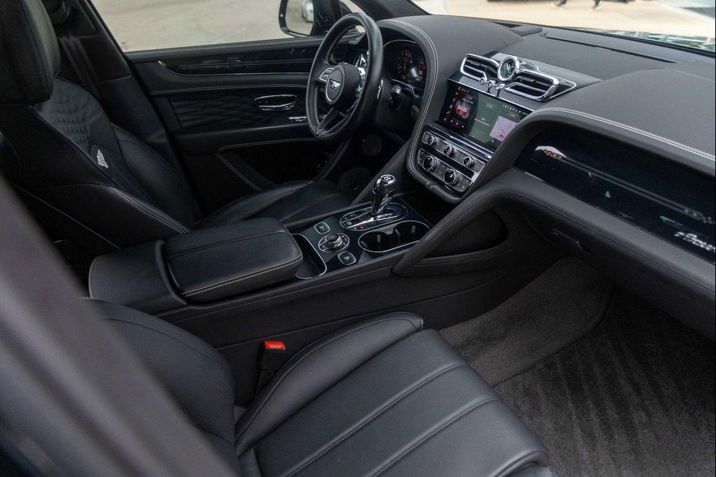 صورة مصغرة 59 لـ 2024 Bentley BENTAYGA AZURE