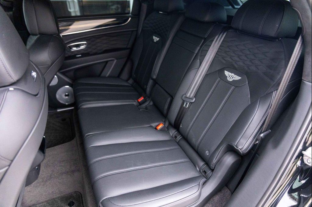 صورة مصغرة 47 لـ 2024 Bentley BENTAYGA AZURE