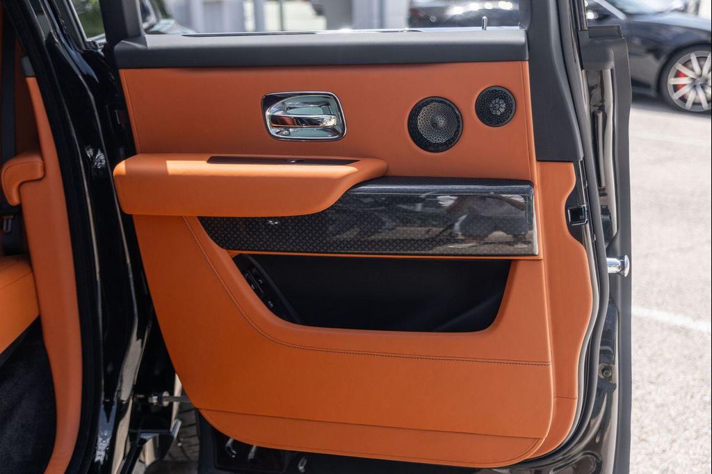 صورة مصغرة 37 لـ 2025 ROLLS-ROYCE CULLINAN BLACK BADGE