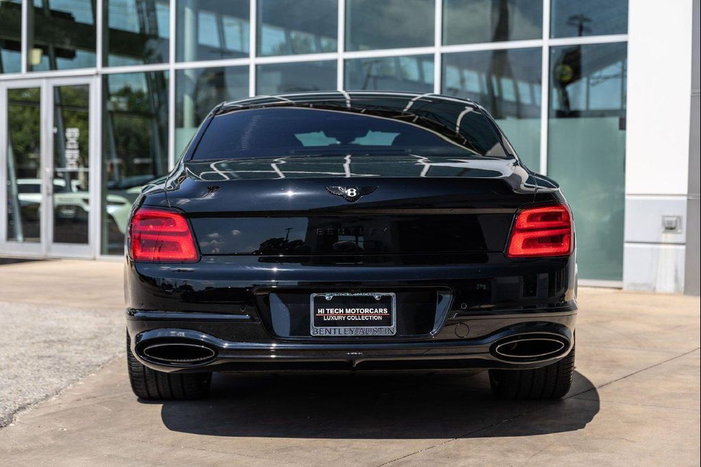 صورة مصغرة 17 لـ 2025 Bentley FLYING SPUR BLACK EDITION