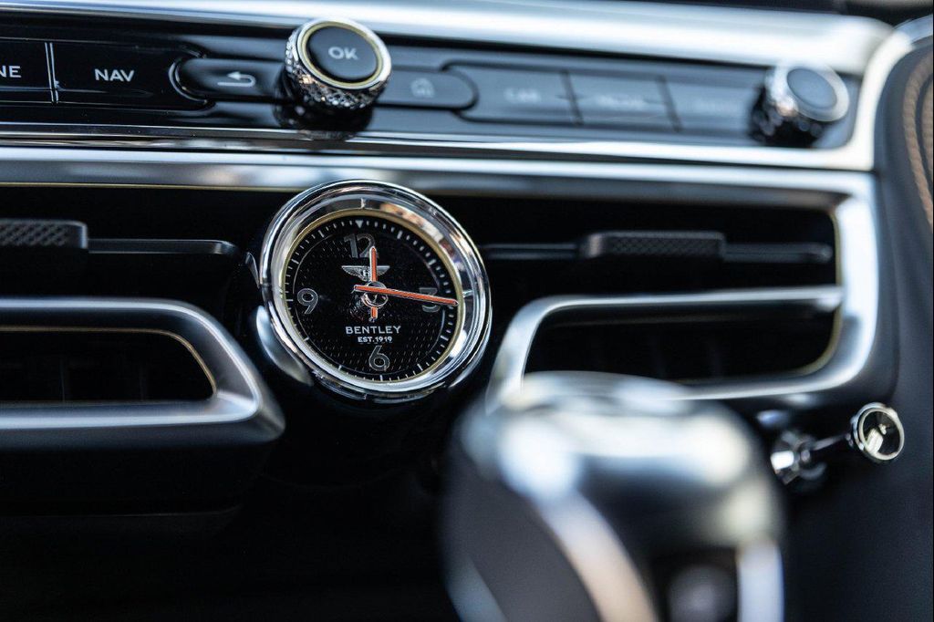 صورة مصغرة 35 لـ 2025 Bentley FLYING SPUR BLACK EDITION