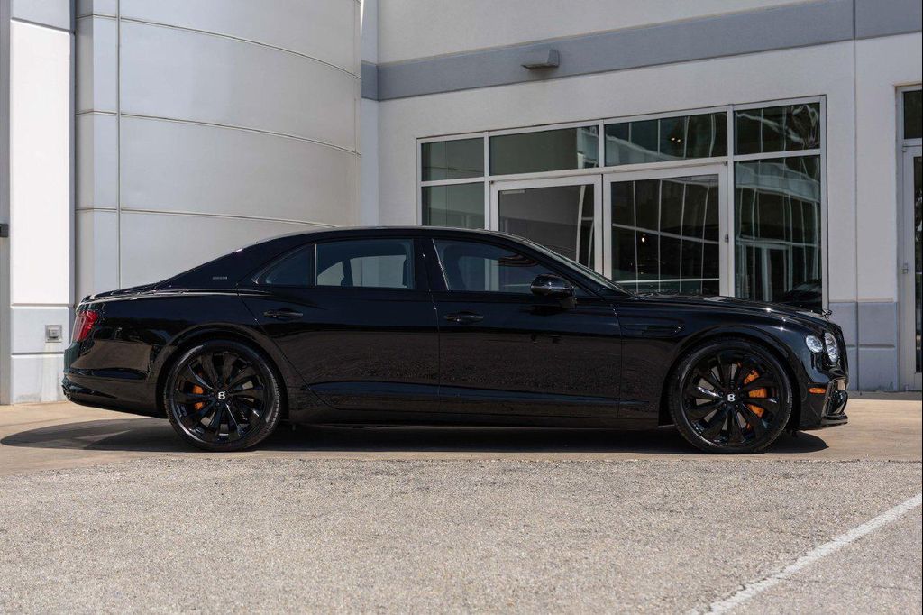 صورة 5 لـ 2025 Bentley FLYING SPUR BLACK EDITION