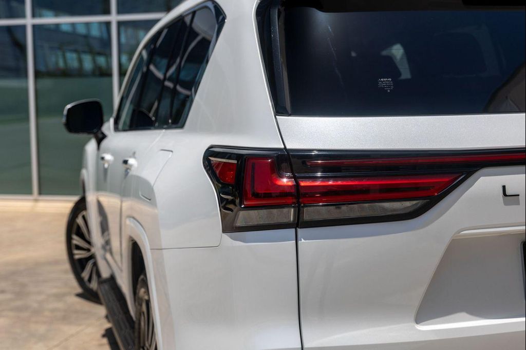 صورة مصغرة 11 لـ 2024 Lexus LX 600 LUXURY