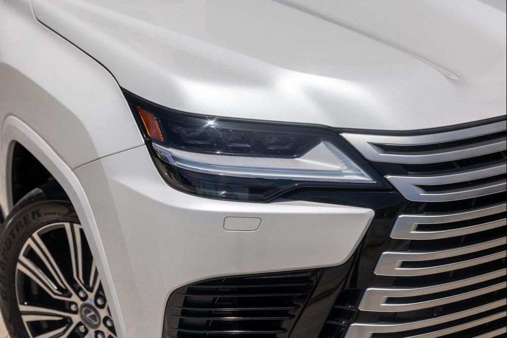 صورة مصغرة 2 لـ 2024 Lexus LX 600 LUXURY