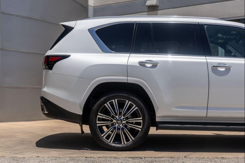 صورة مصغرة 7 لـ 2024 Lexus LX 600 LUXURY