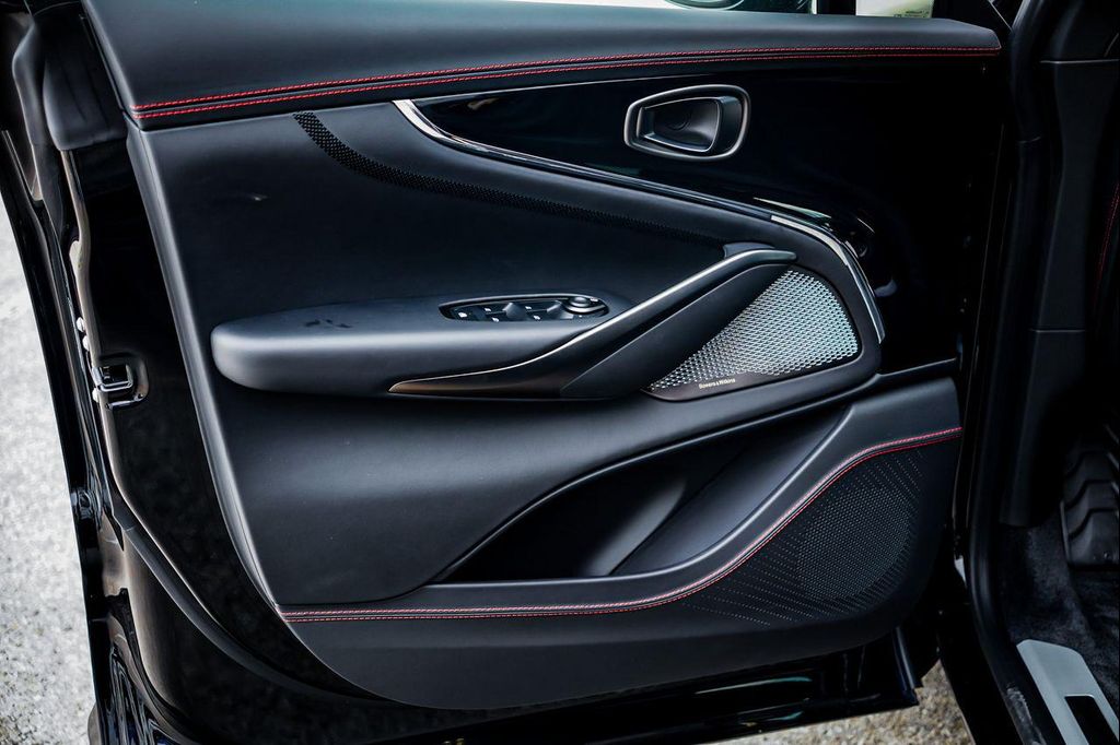 2025 Aston Martin DBX 707 — миниатюра 28