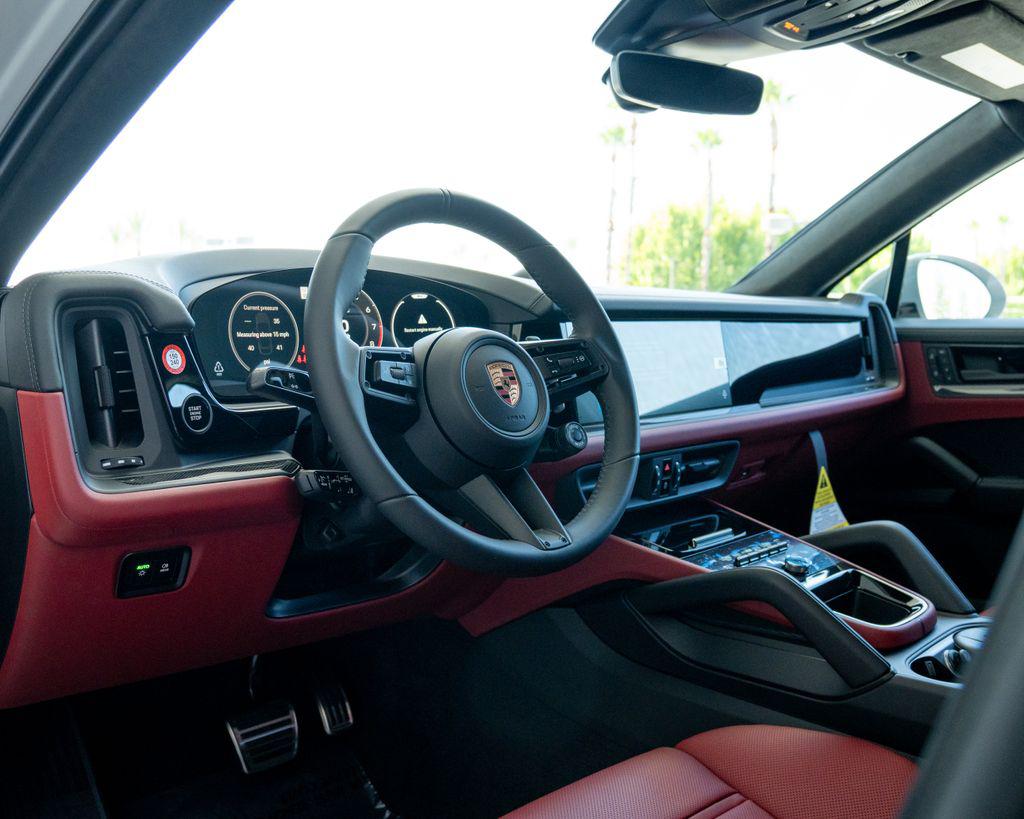 2026 Porsche CAYENNE GTS — фото 4