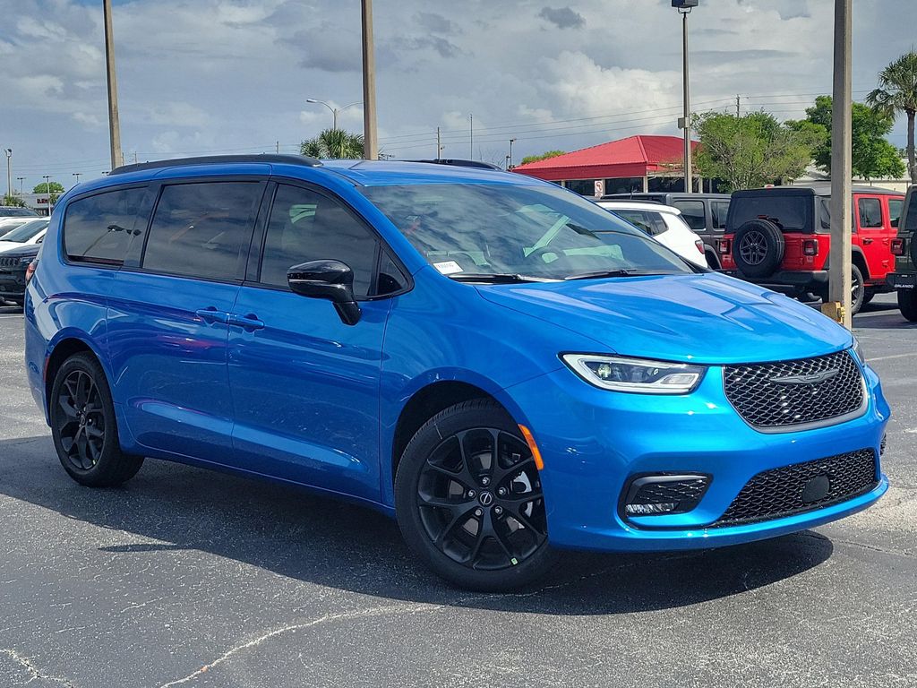 New 2026 Chrysler Pacifica L
