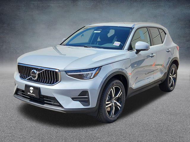 2025 Volvo XC40 B5 CORE BRIGHT THEME — фото 3