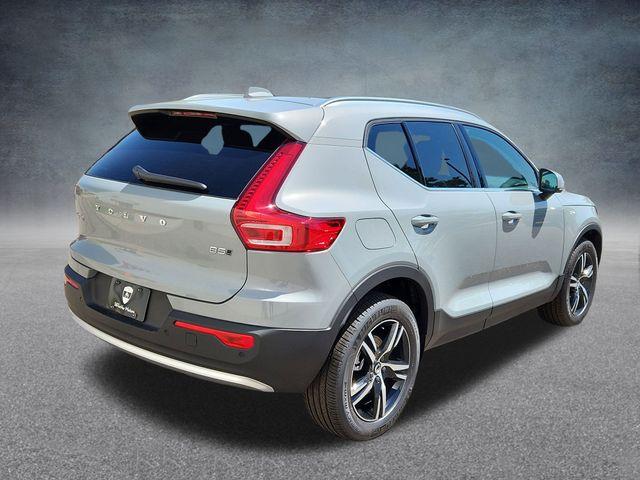 2025 Volvo XC40 B5 CORE BRIGHT THEME — фото 7