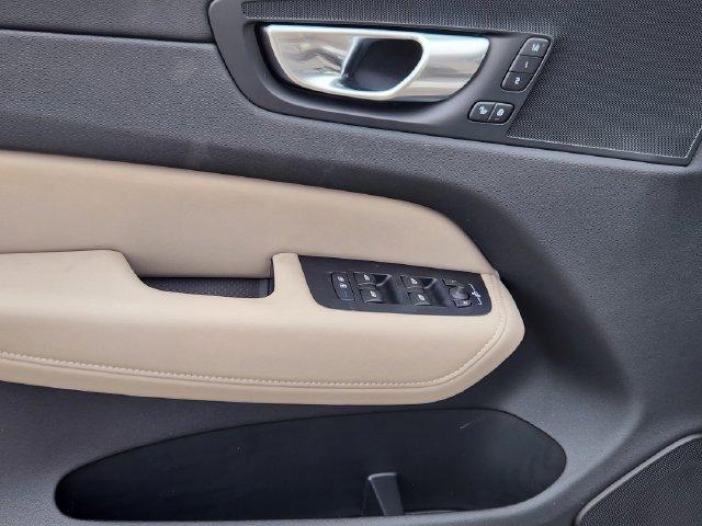 2026 Volvo XC60 PLUG-IN HYBRID T8 PLUS — миниатюра 9