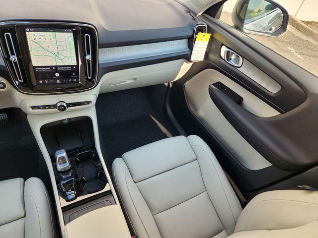 2026 Volvo XC40 B5 PLUS — фото 10