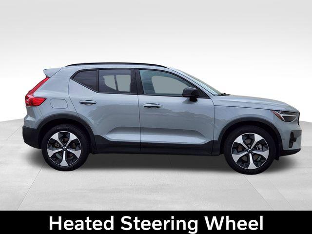 صورة 10 لـ 2025 Volvo XC40 B5 PLUS DARK THEME