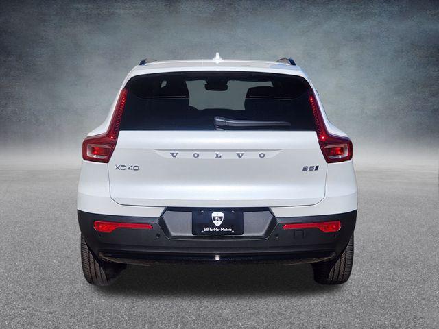 2026 Volvo XC40 B5 PLUS — фото 6