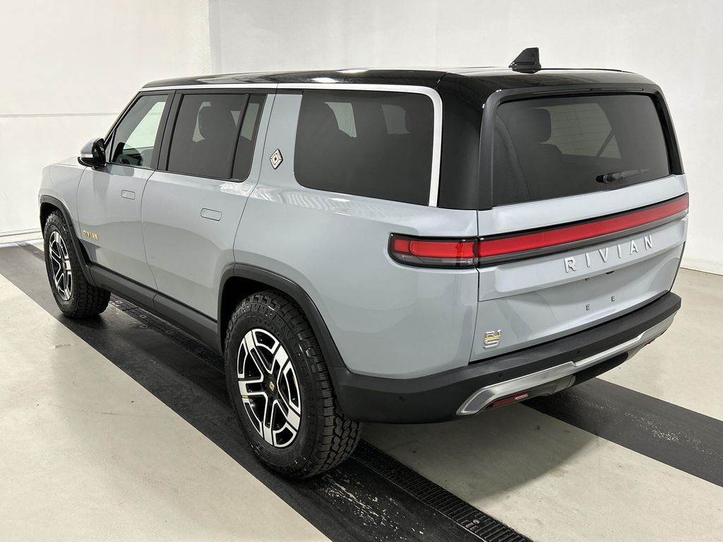 2023 Rivian R1S ADVENTURE — фото 3