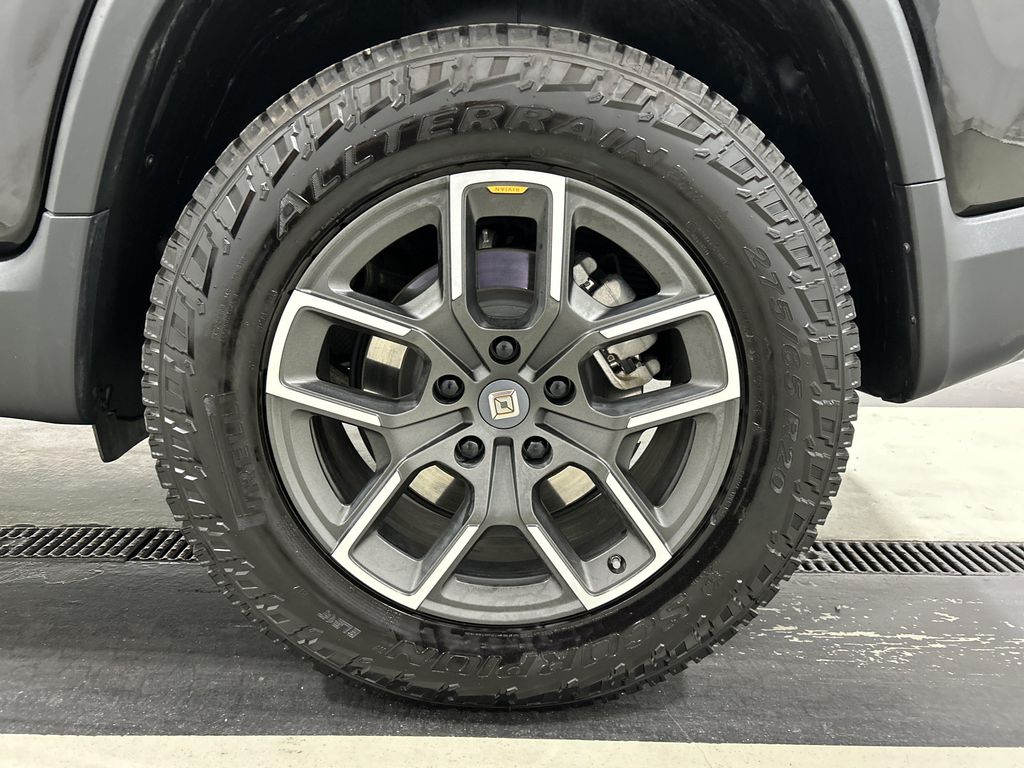 2025 Rivian R1T ADVENTURE TRIM — фото 10