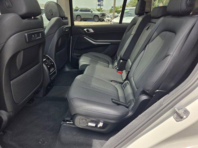 صورة 7 لـ 2021 BMW X7 XDRIVE40I