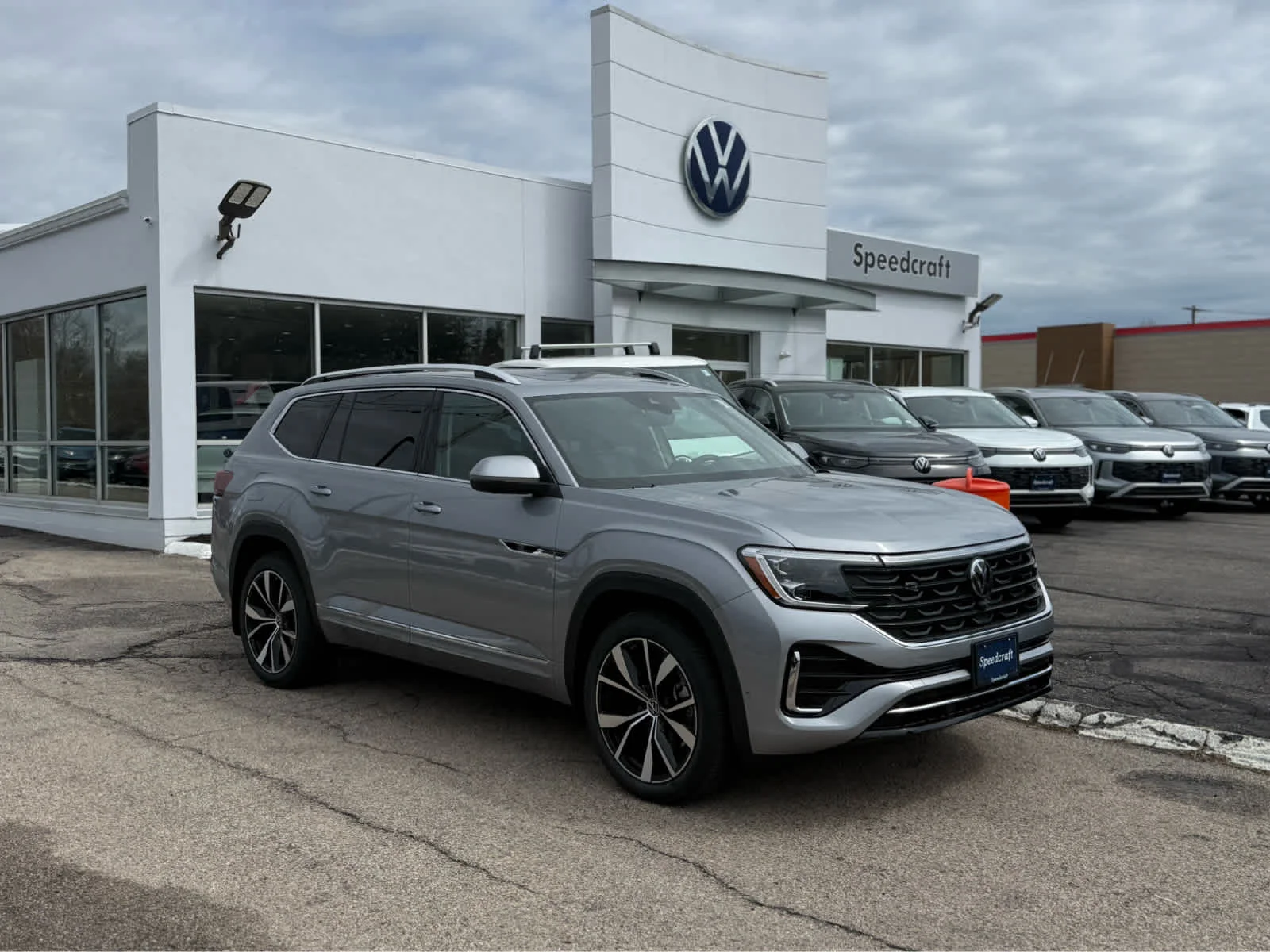 New 2026 Volkswagen Atlas 2.0T SEL Premium R-Line