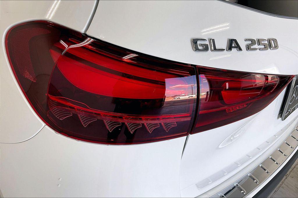 2026 Mercedes-BENZ GLA — миниатюра 14