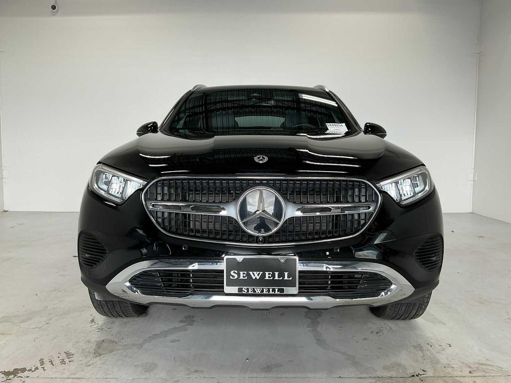 2026 Mercedes-BENZ GLC photo 2