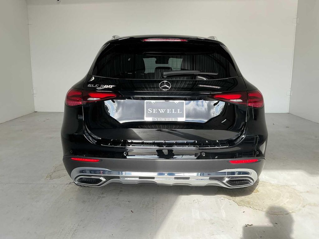 2026 Mercedes-BENZ GLC photo 7