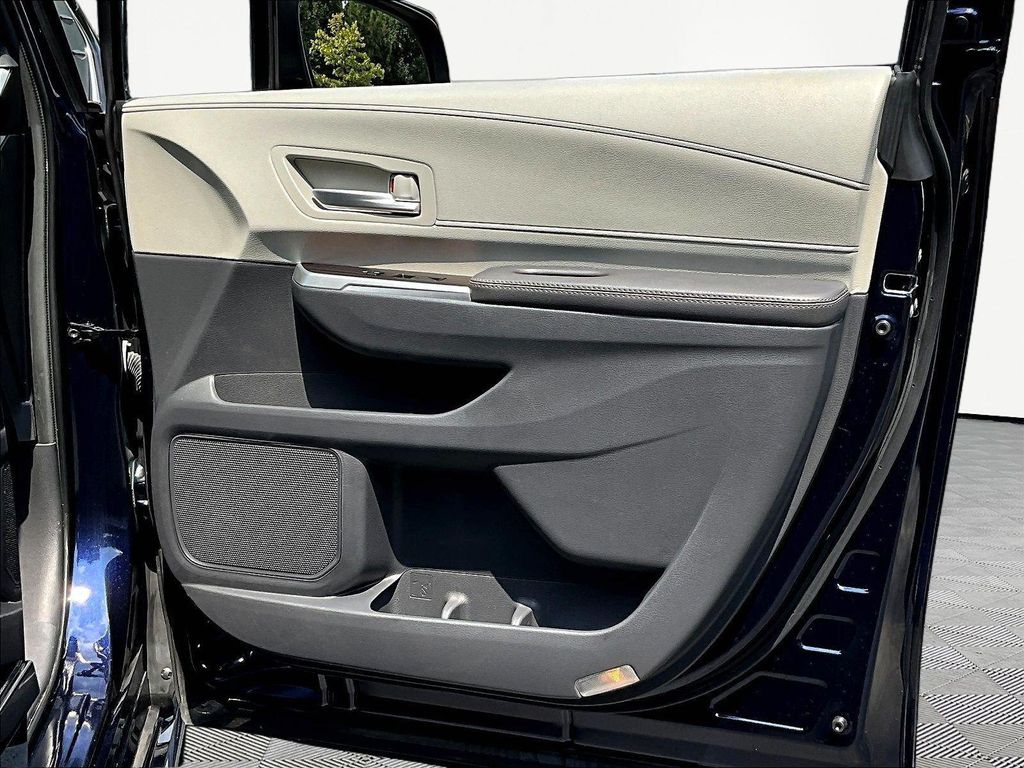 2024 Toyota SIENNA XLE — миниатюра 29