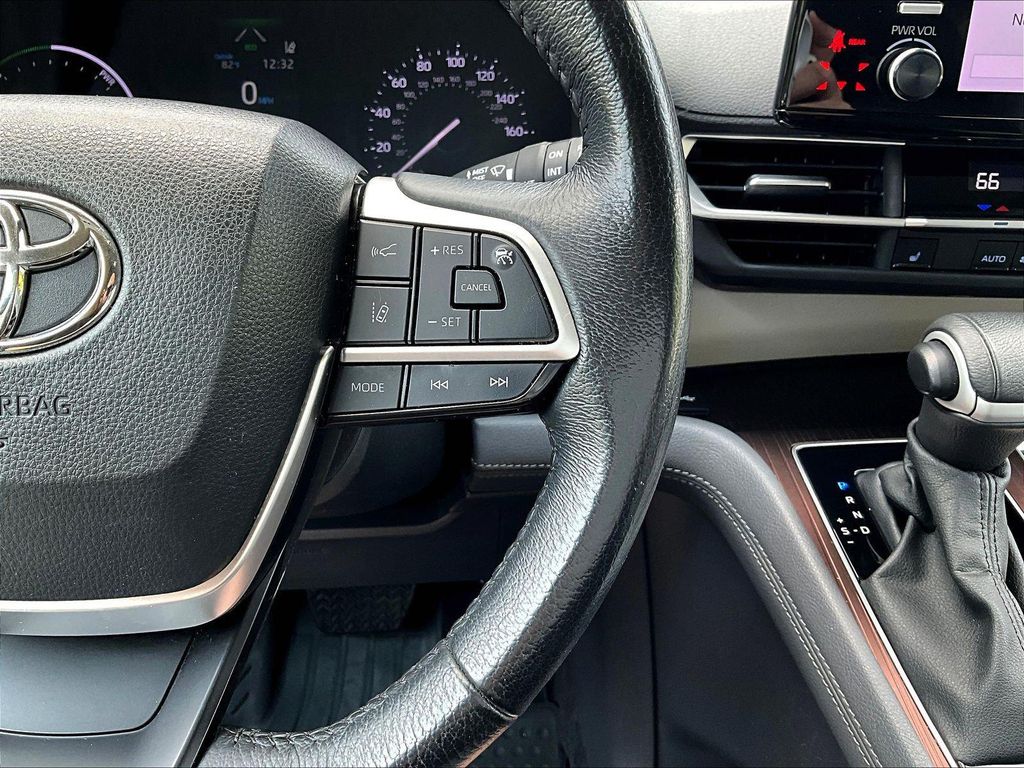 2024 Toyota SIENNA XLE — миниатюра 12