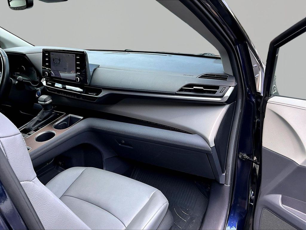 2024 Toyota SIENNA XLE — миниатюра 27